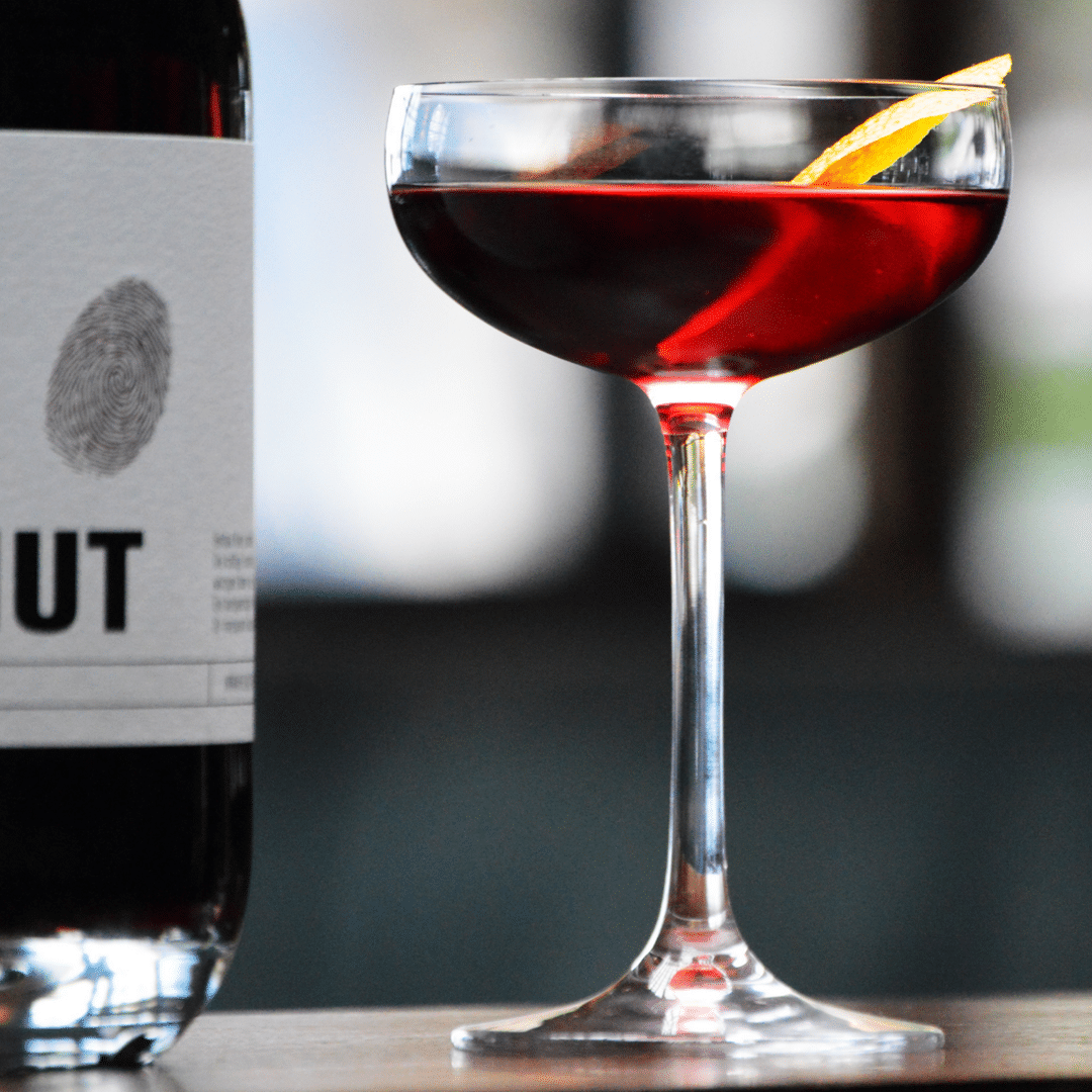 Helmut der Rote Wermut im Cocktailglas